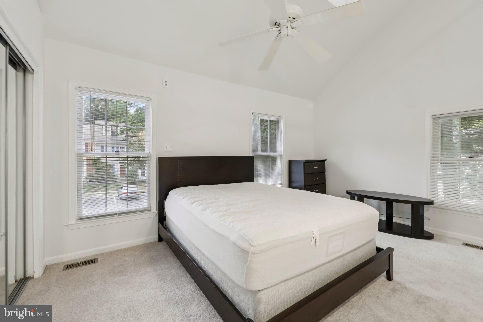 7673 NORTHERN OAKS COURT