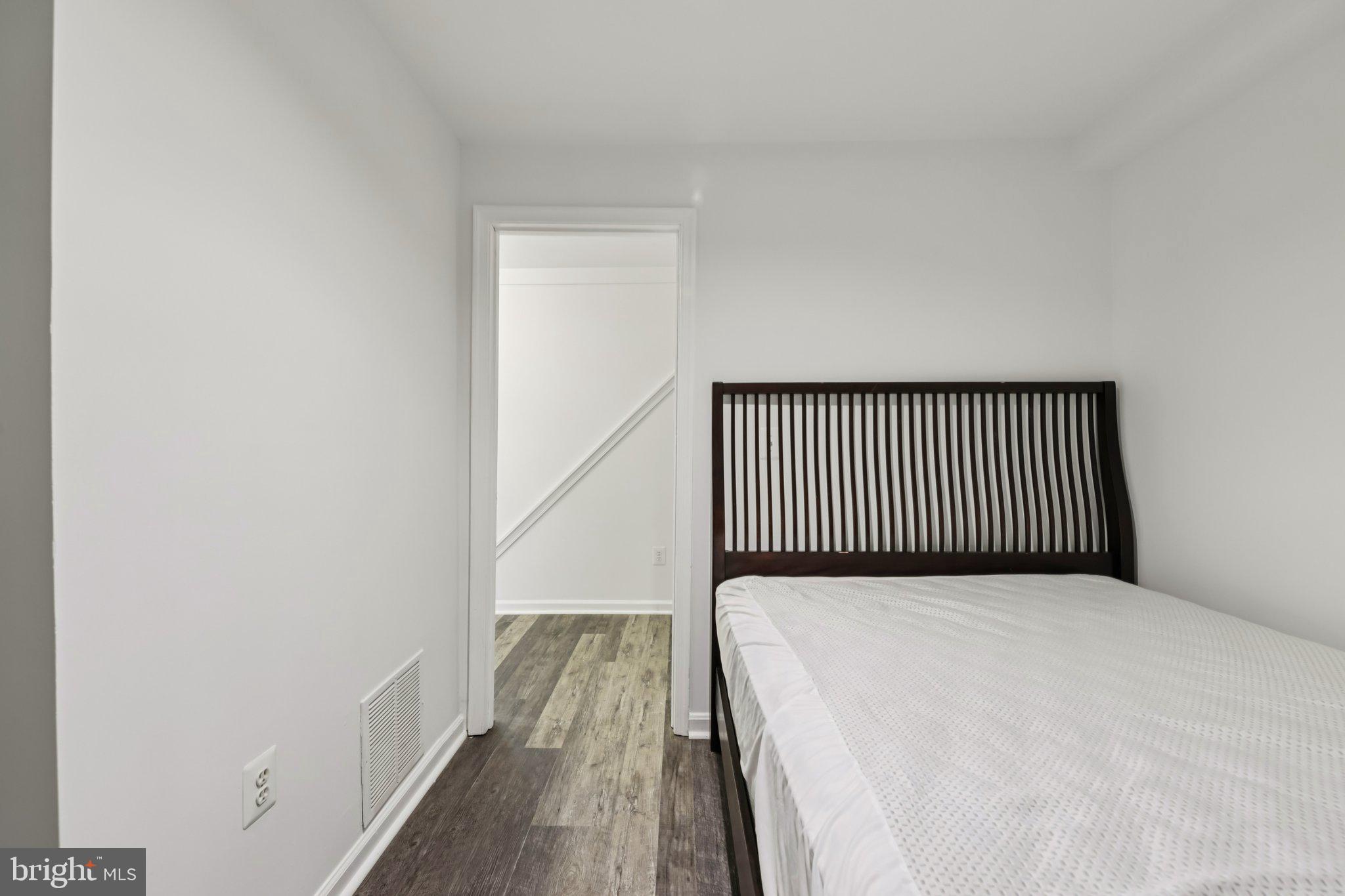7673 NORTHERN OAKS COURT