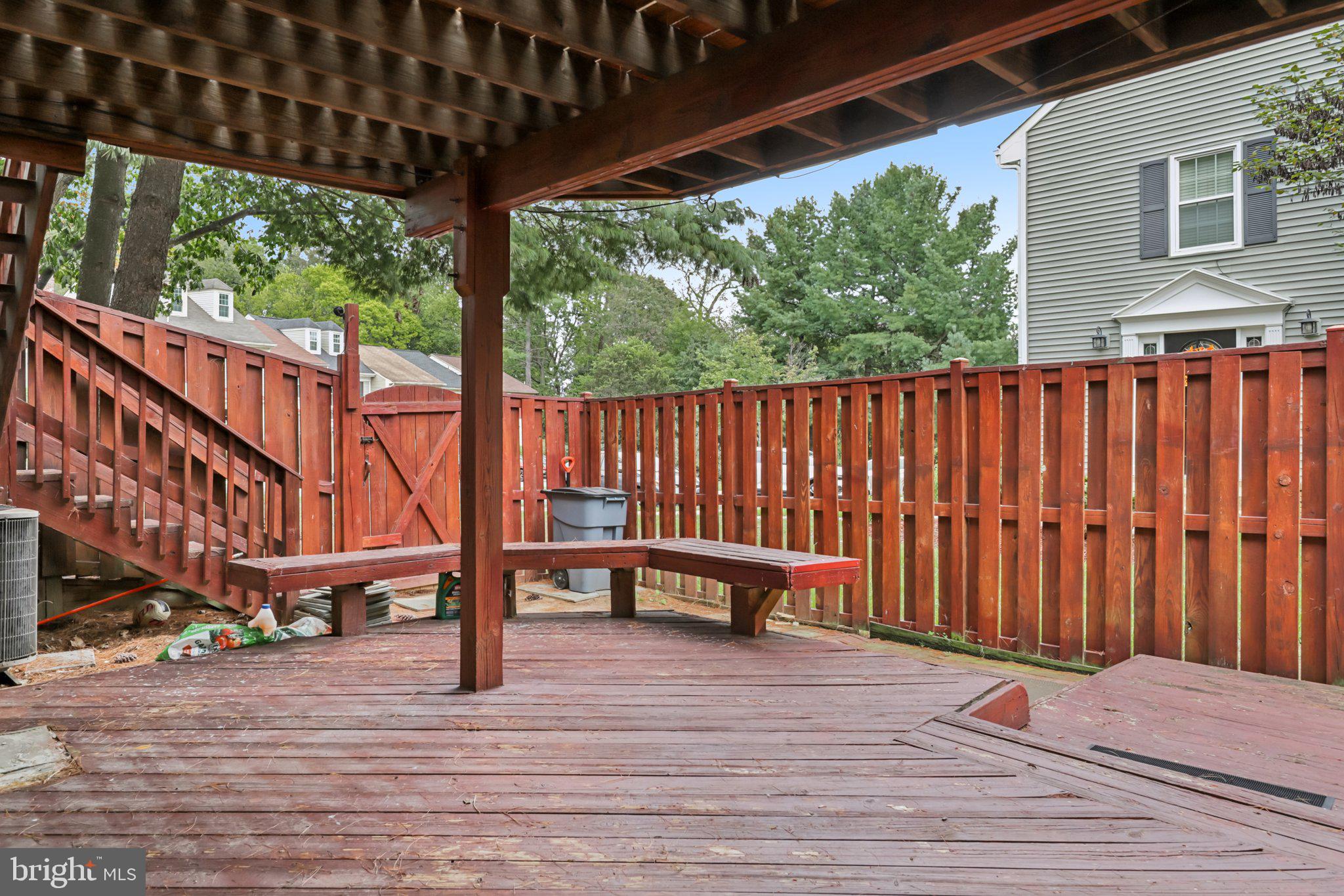 7673 NORTHERN OAKS COURT