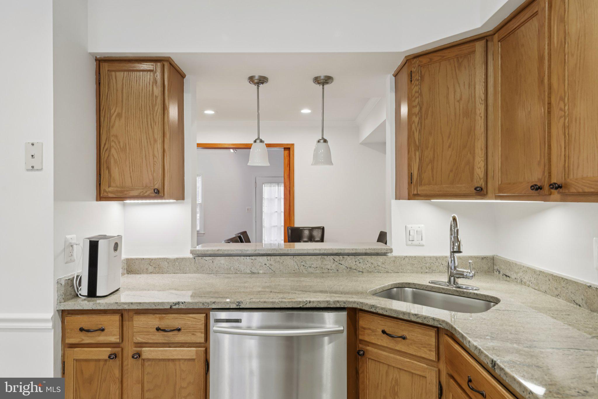 7673 NORTHERN OAKS COURT