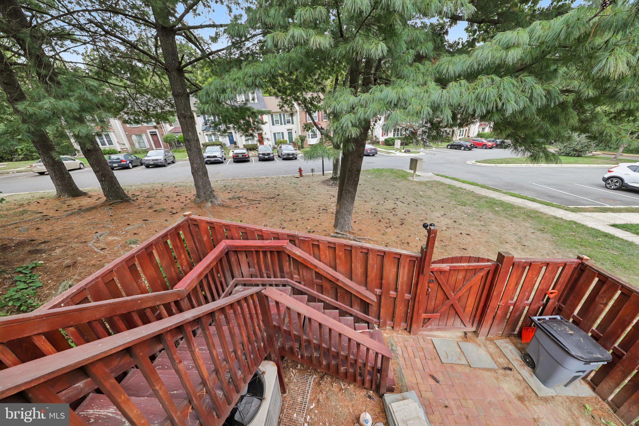 7673 NORTHERN OAKS COURT