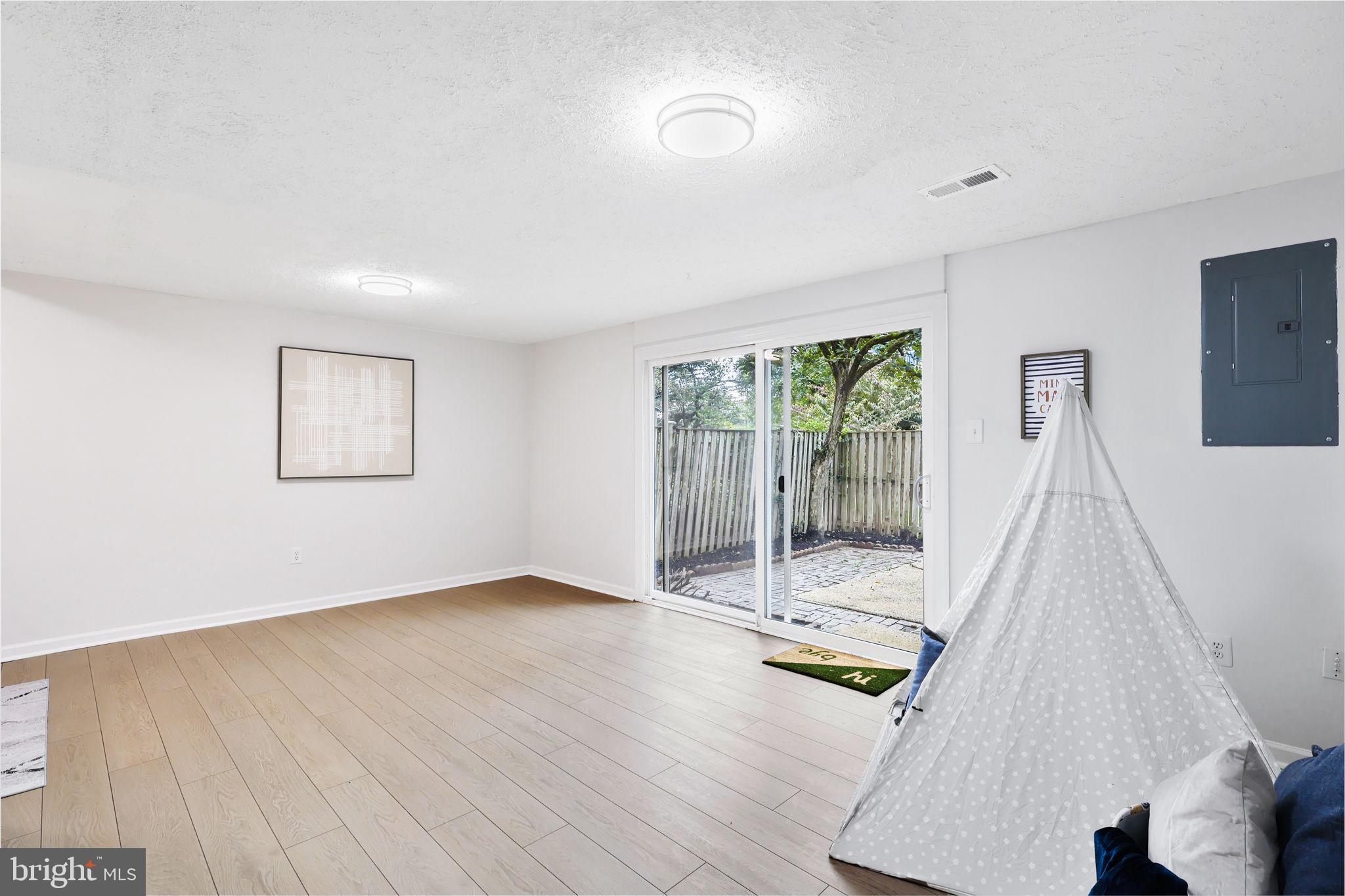 4903 VAN WALBEEK PLACE