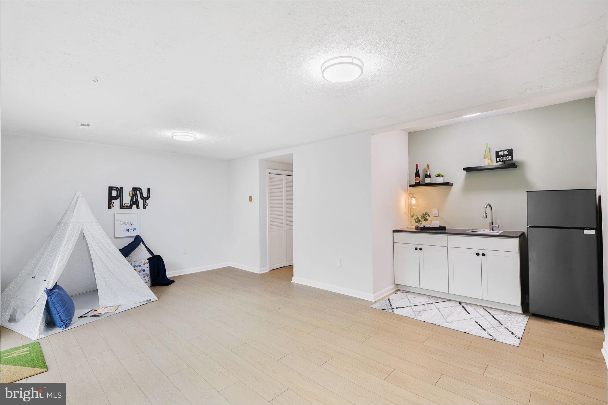 4903 VAN WALBEEK PLACE