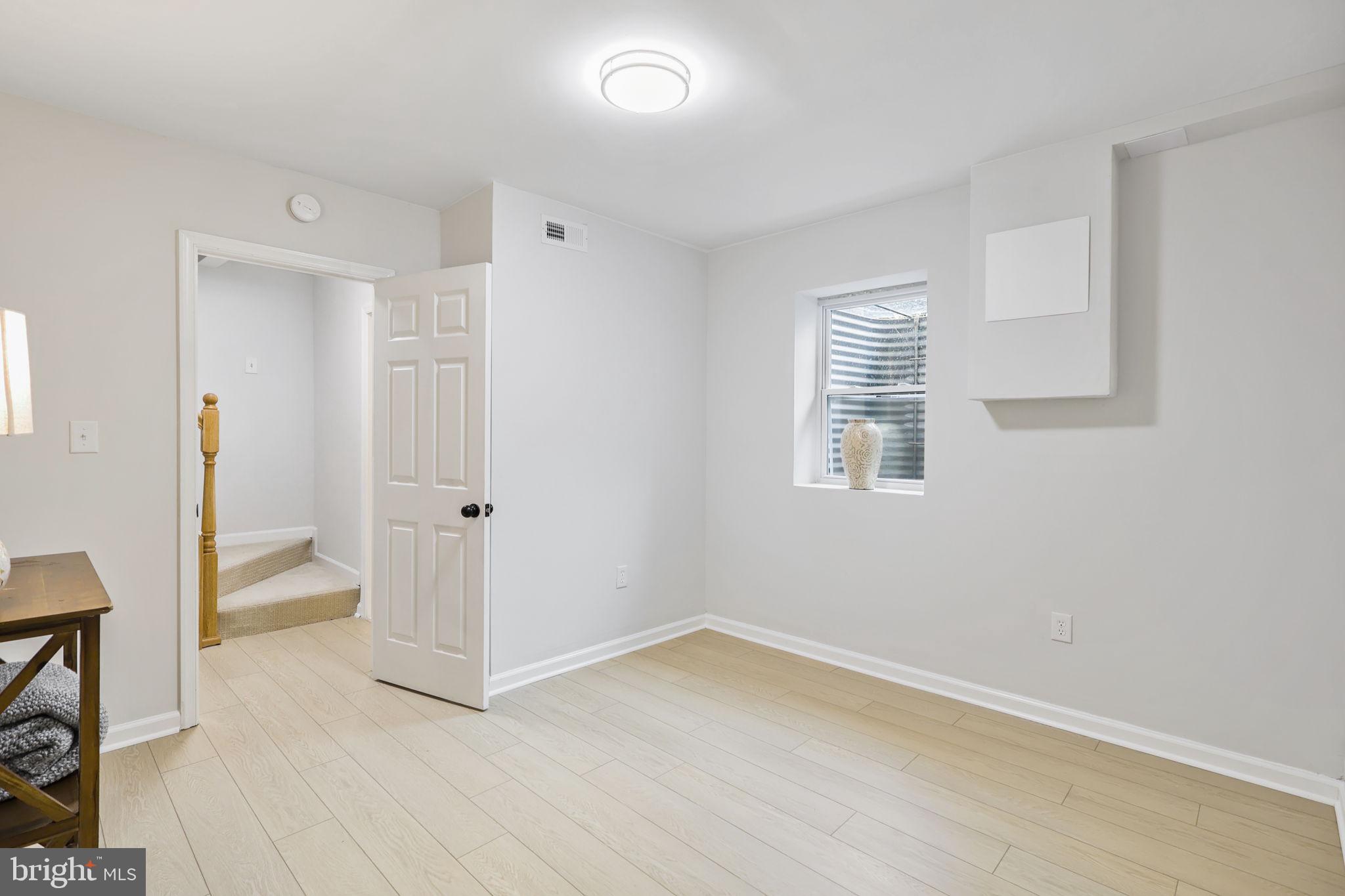 4903 VAN WALBEEK PLACE