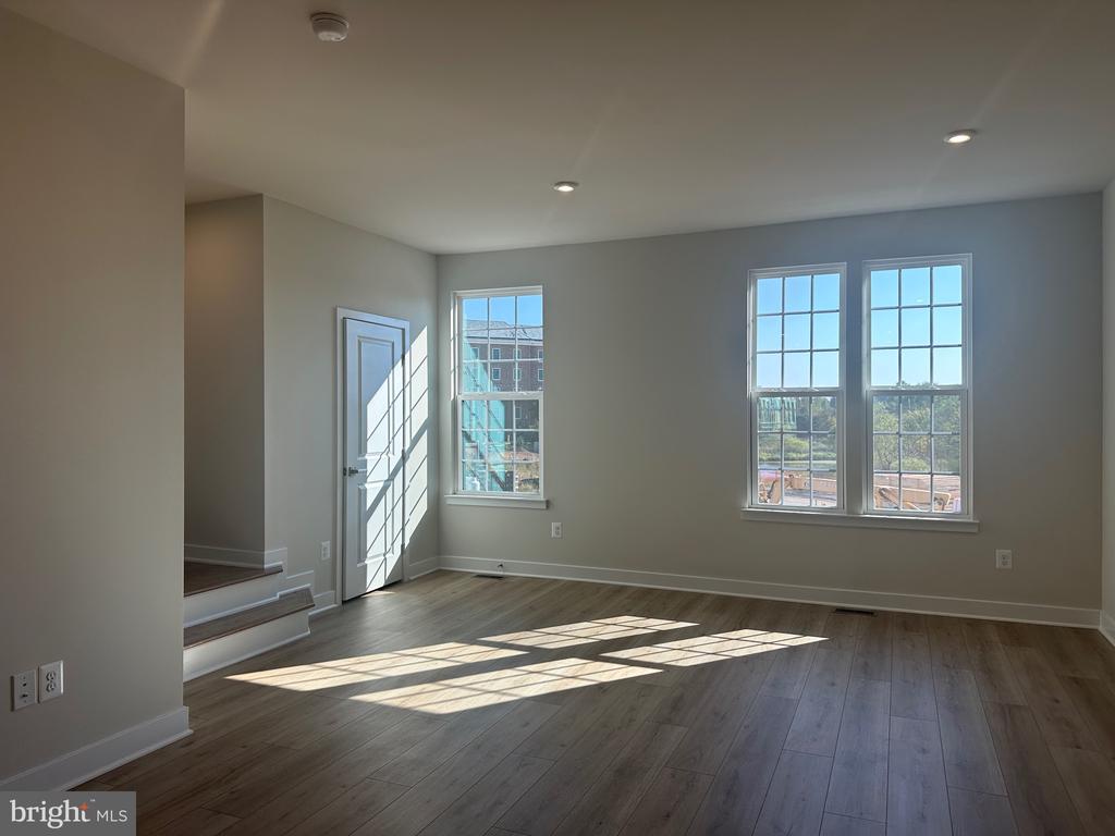 4504 DANDELION LOOP