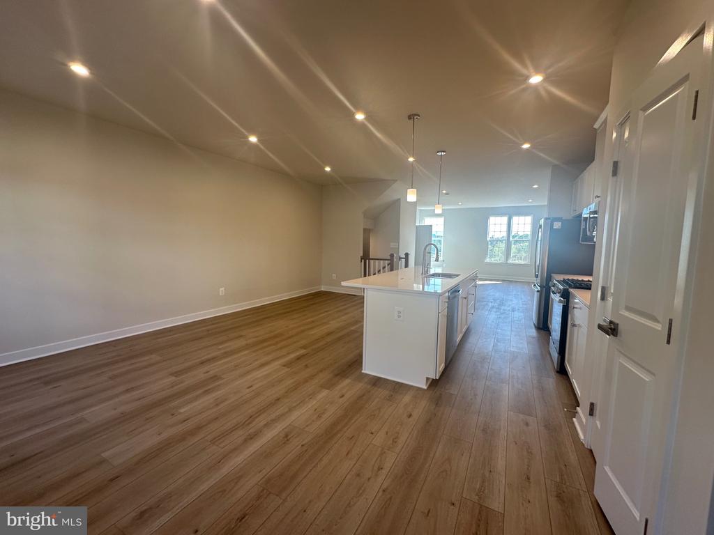 4504 DANDELION LOOP