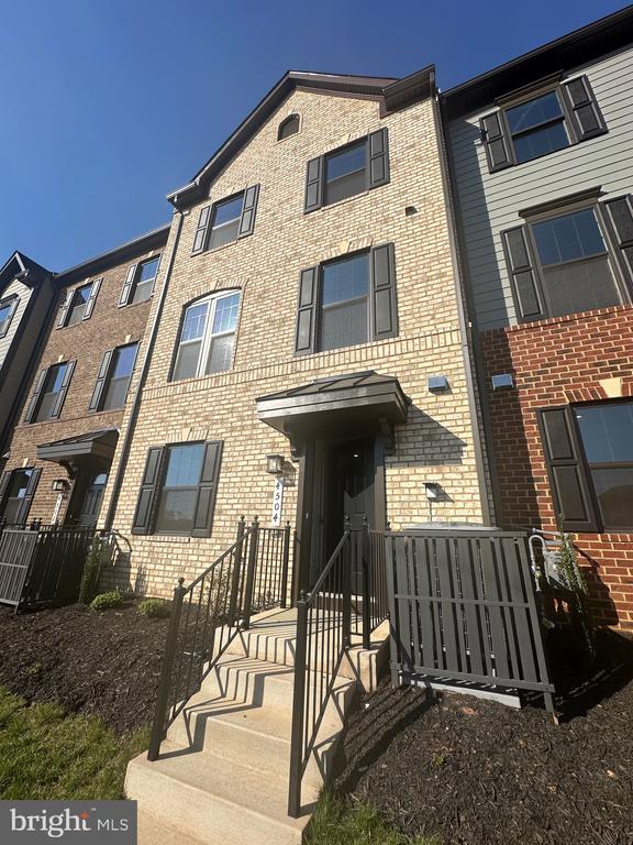 4504 DANDELION LOOP