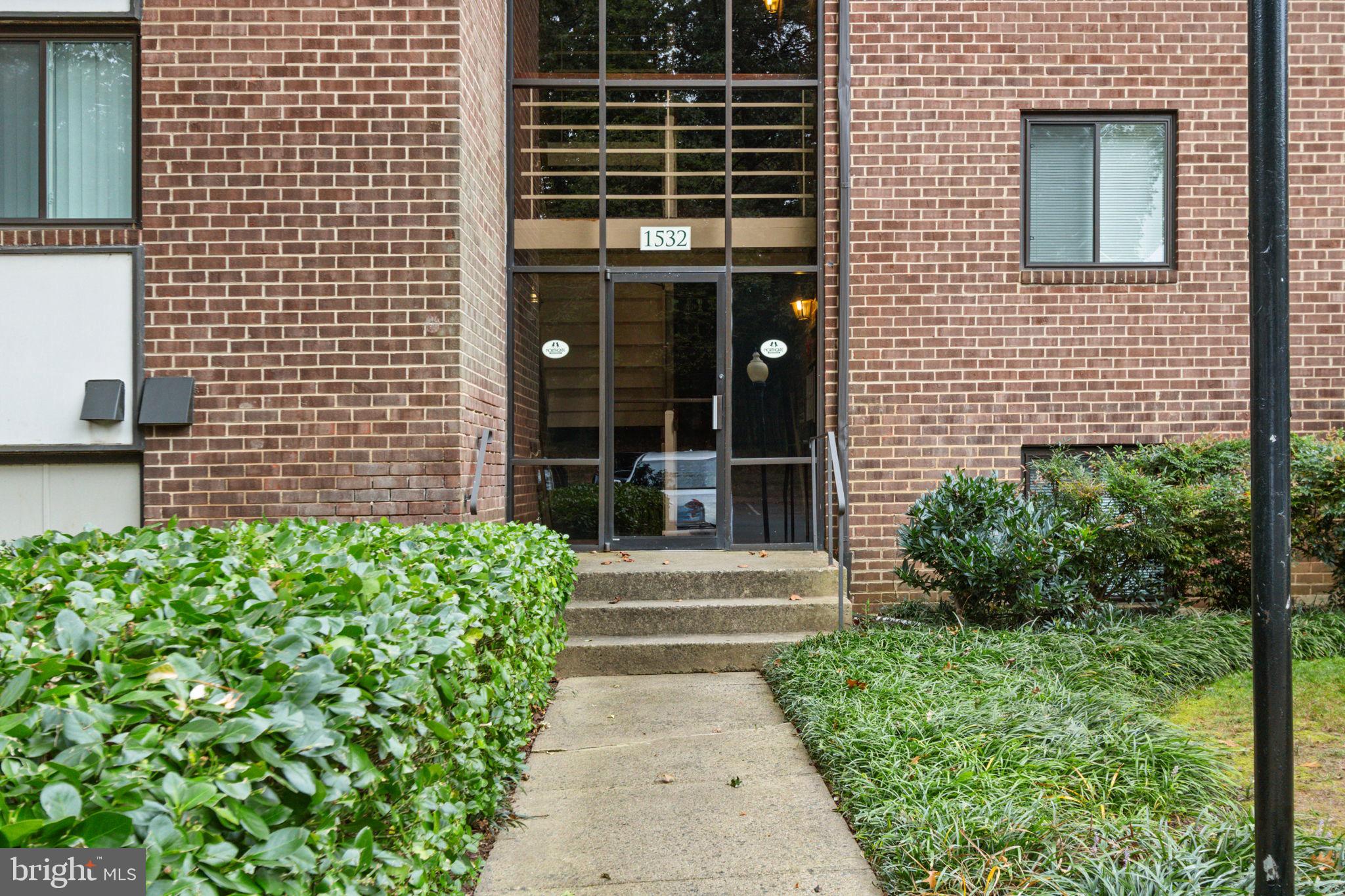 1532 NORTHGATE SQUARE