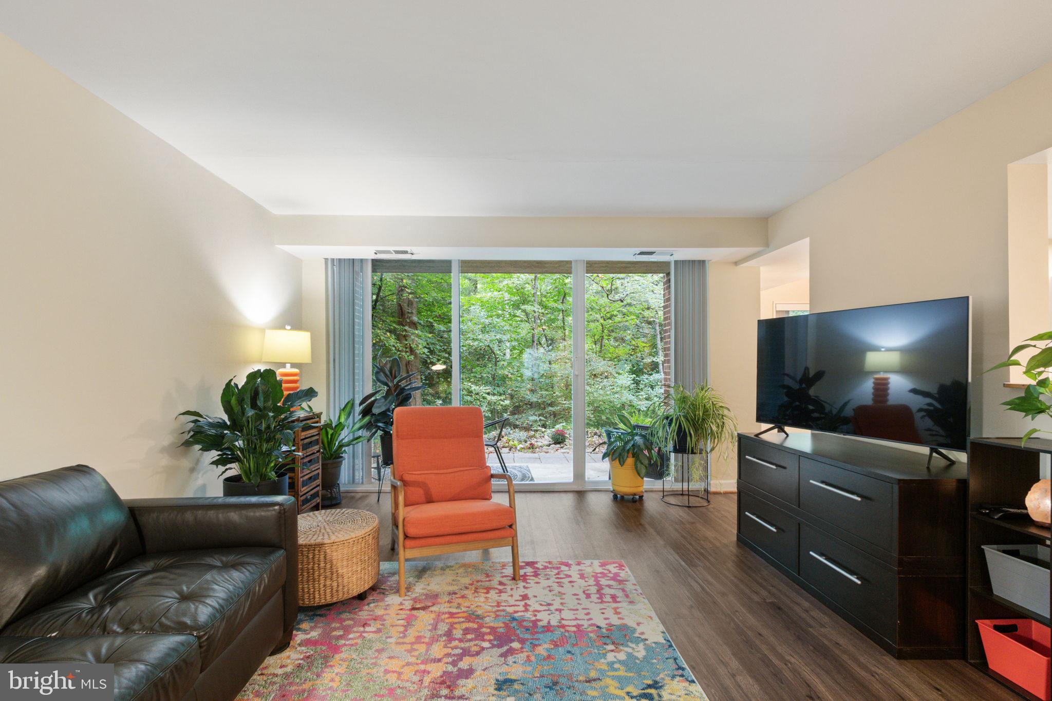 1532 NORTHGATE SQUARE