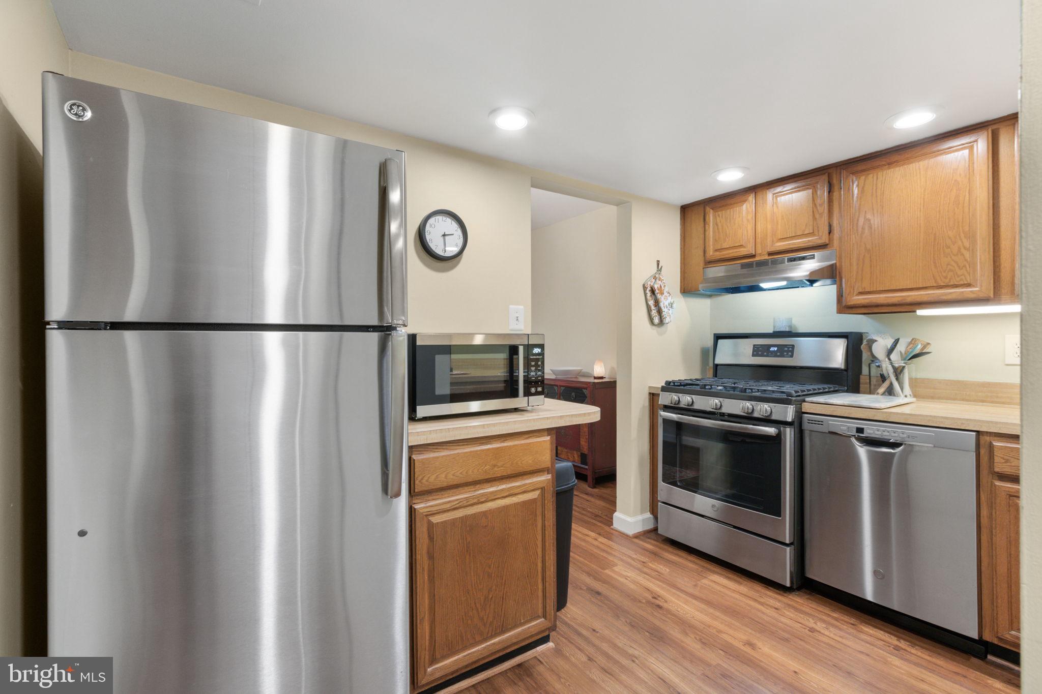 1532 NORTHGATE SQUARE