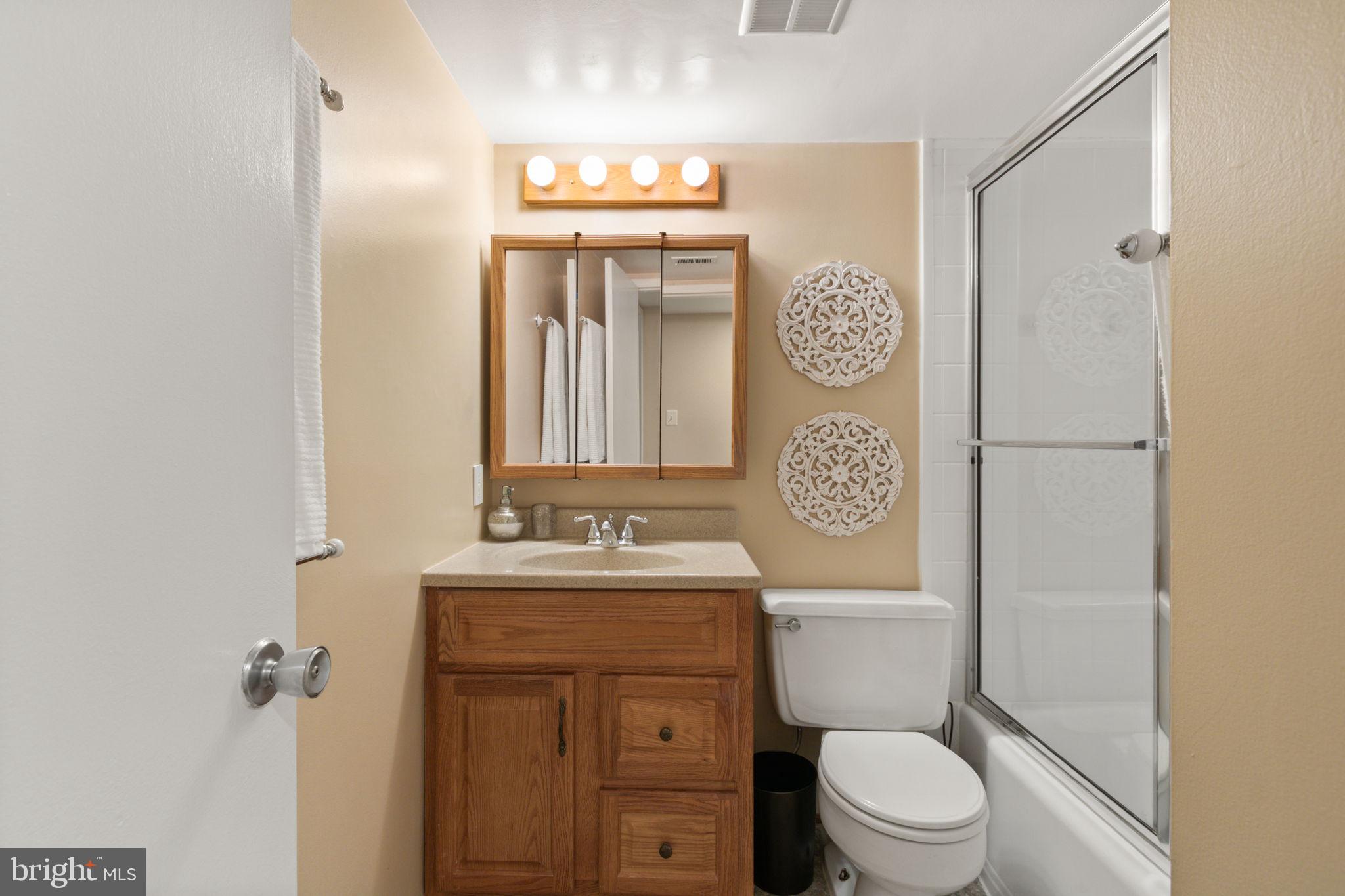 1532 NORTHGATE SQUARE