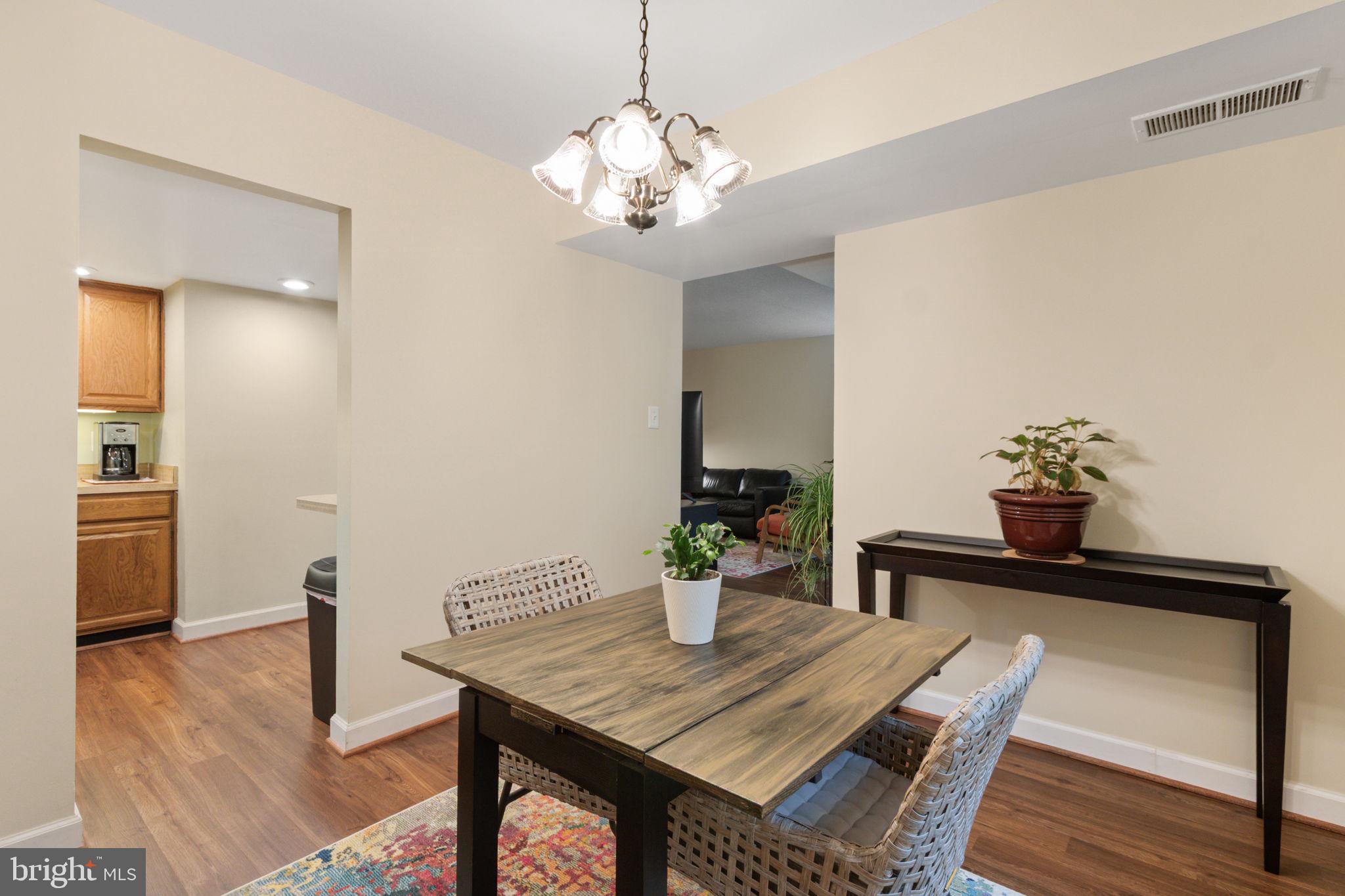 1532 NORTHGATE SQUARE