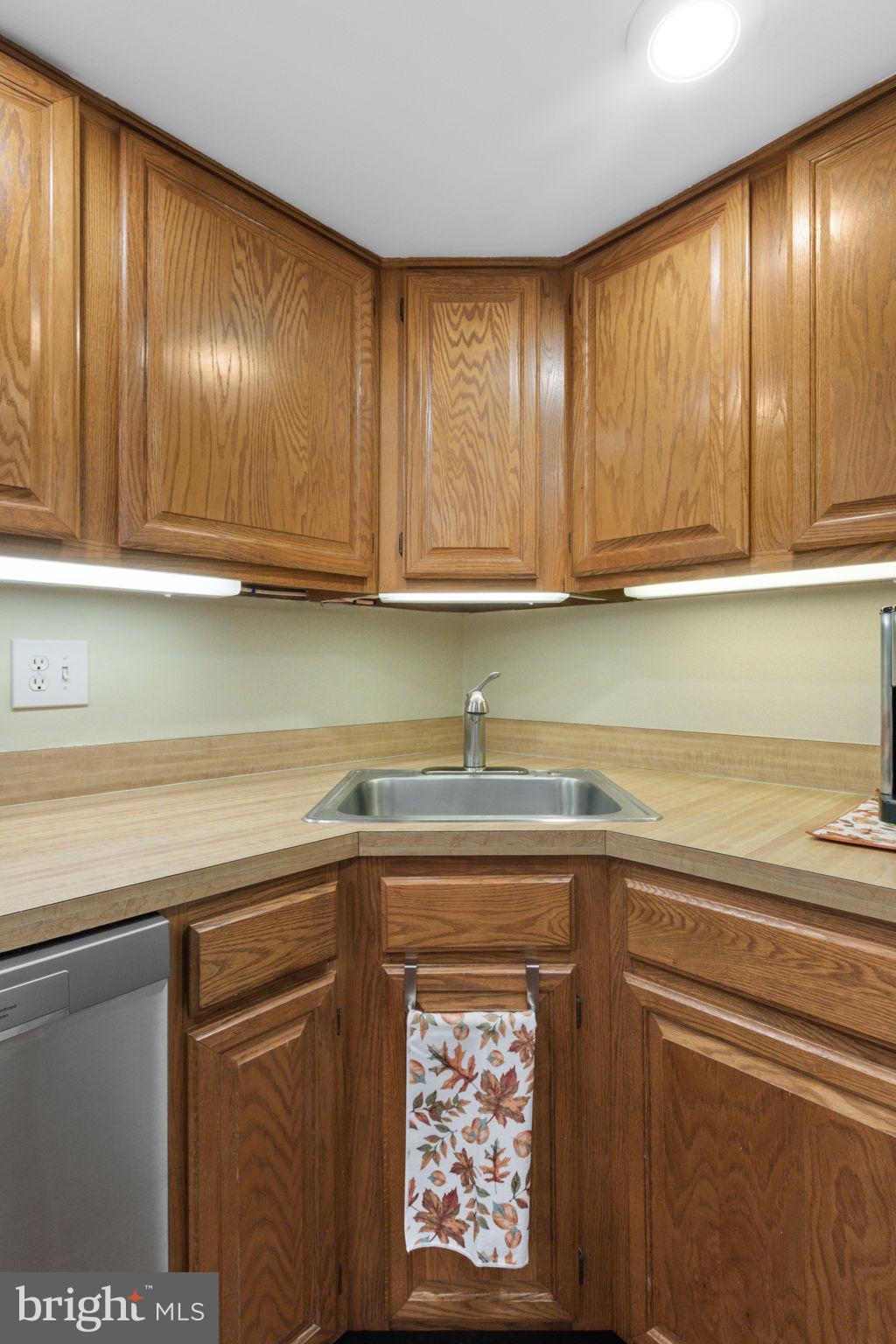 1532 NORTHGATE SQUARE