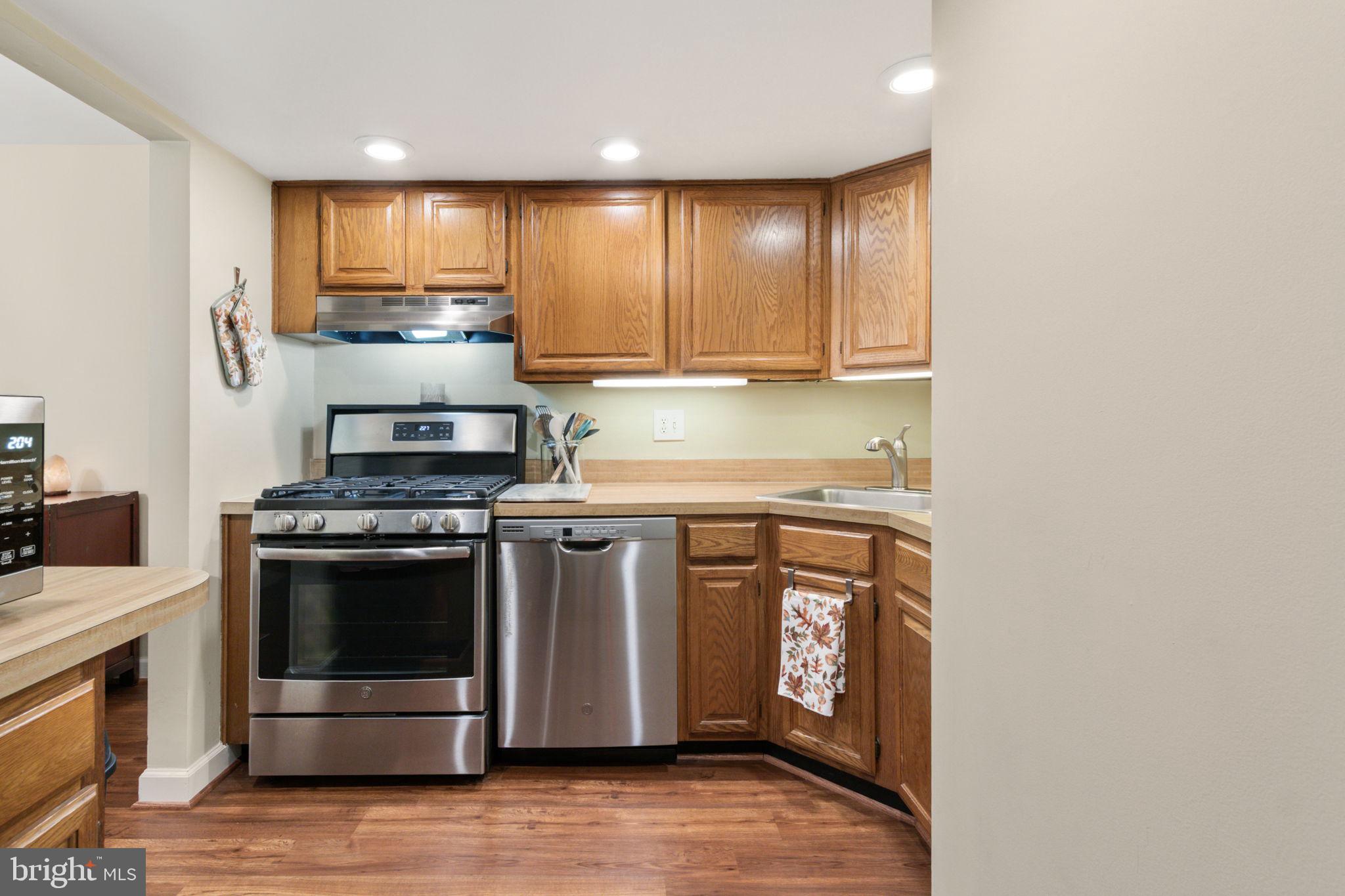 1532 NORTHGATE SQUARE