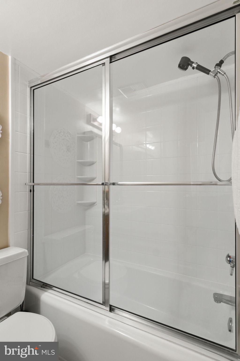 1532 NORTHGATE SQUARE