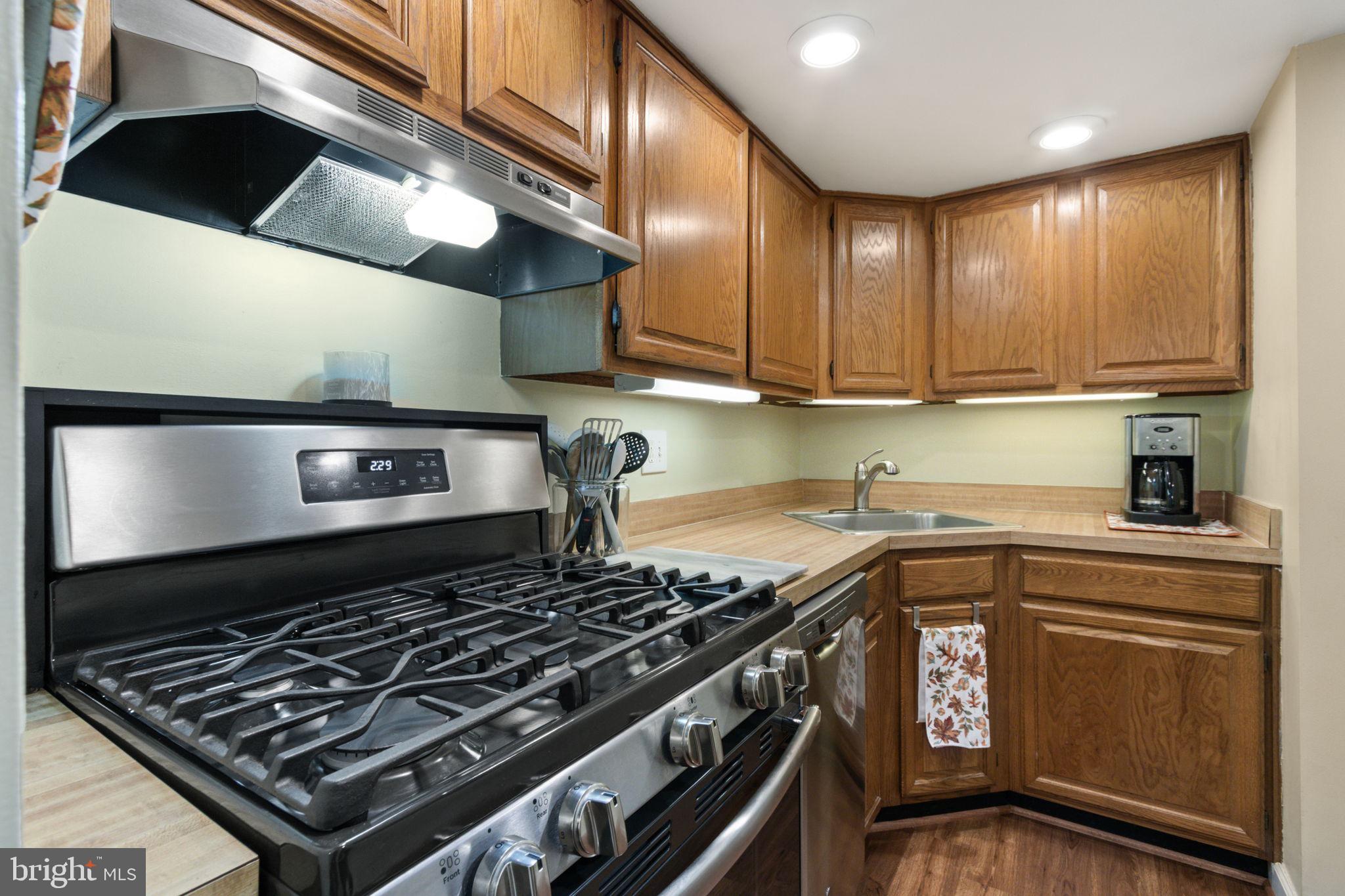 1532 NORTHGATE SQUARE