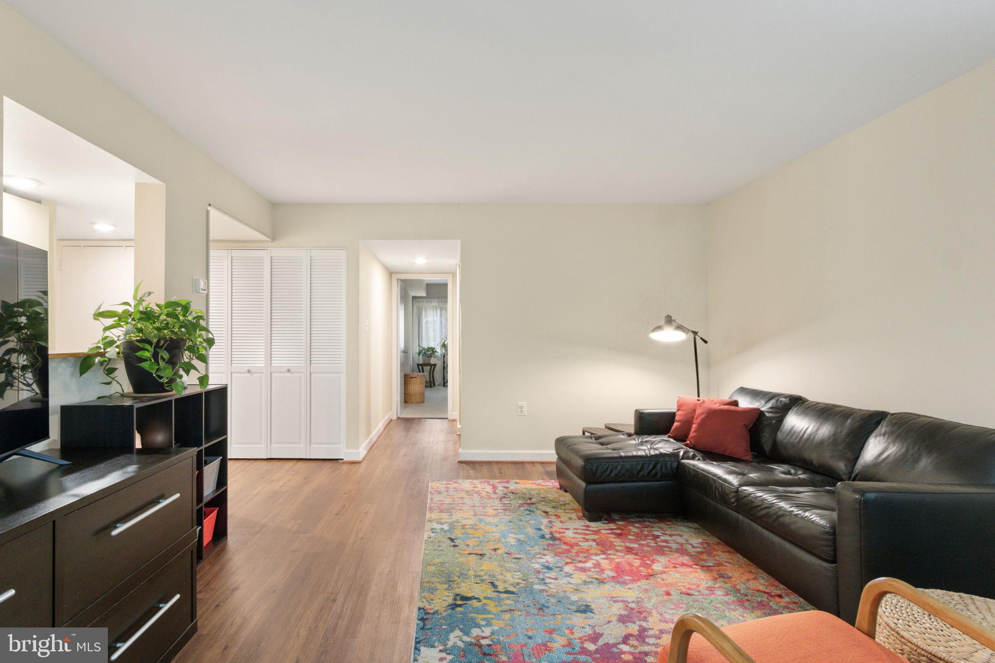 1532 NORTHGATE SQUARE