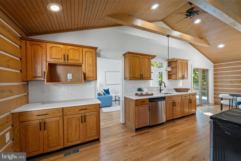 2258 SENSENEY LANE