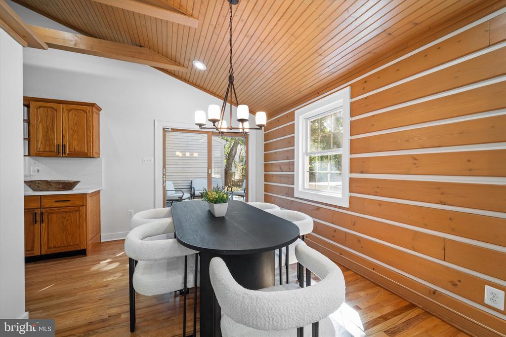 2258 SENSENEY LANE