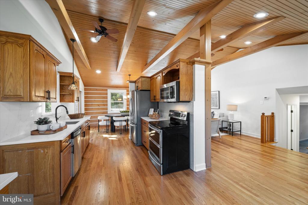 2258 SENSENEY LANE