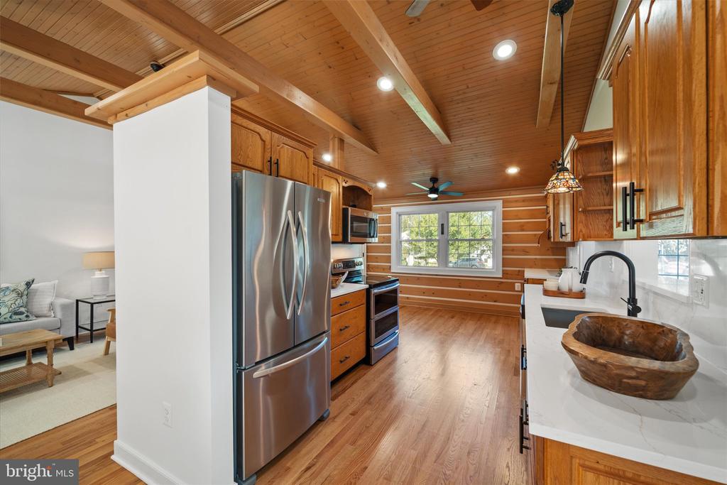 2258 SENSENEY LANE