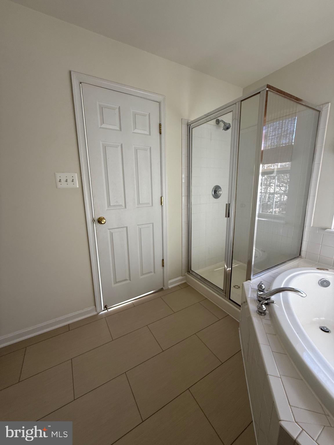 8596 WYNGATE MANOR COURT