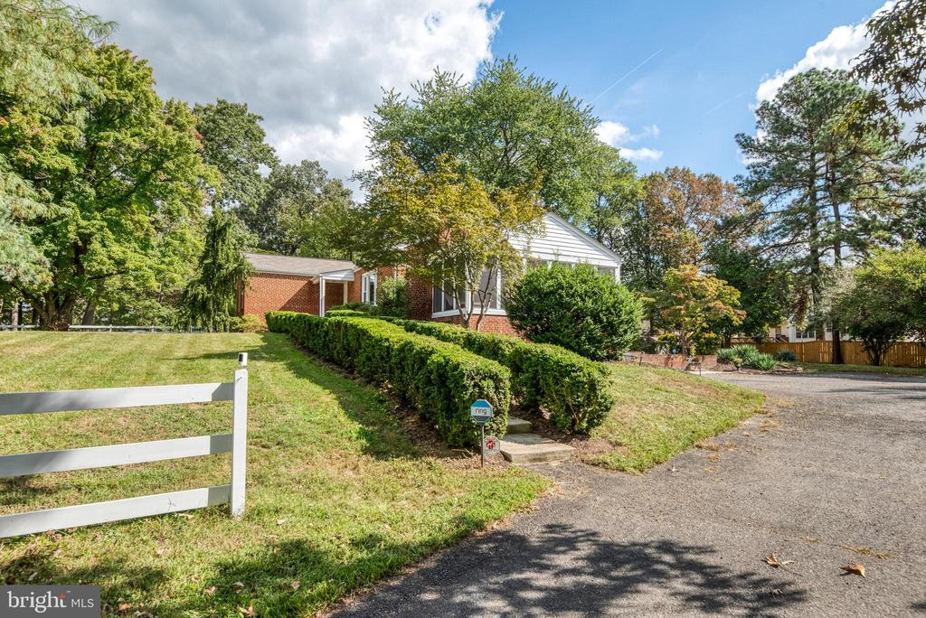 5527 WHARTON LANE
