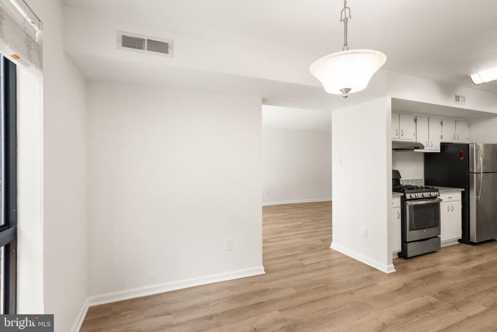2042 ROYAL FERN COURT 1B