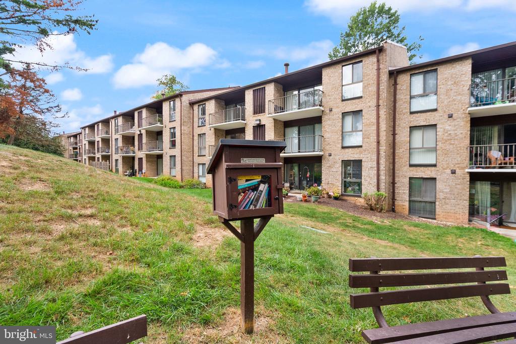 2042 ROYAL FERN COURT 1B