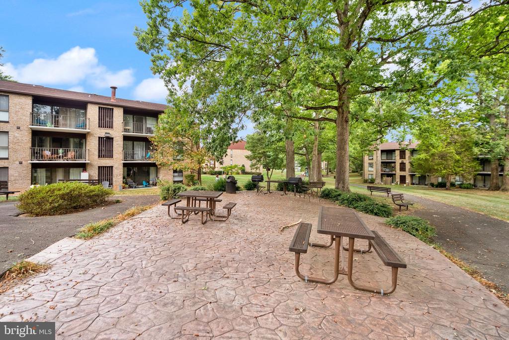 2042 ROYAL FERN COURT 1B