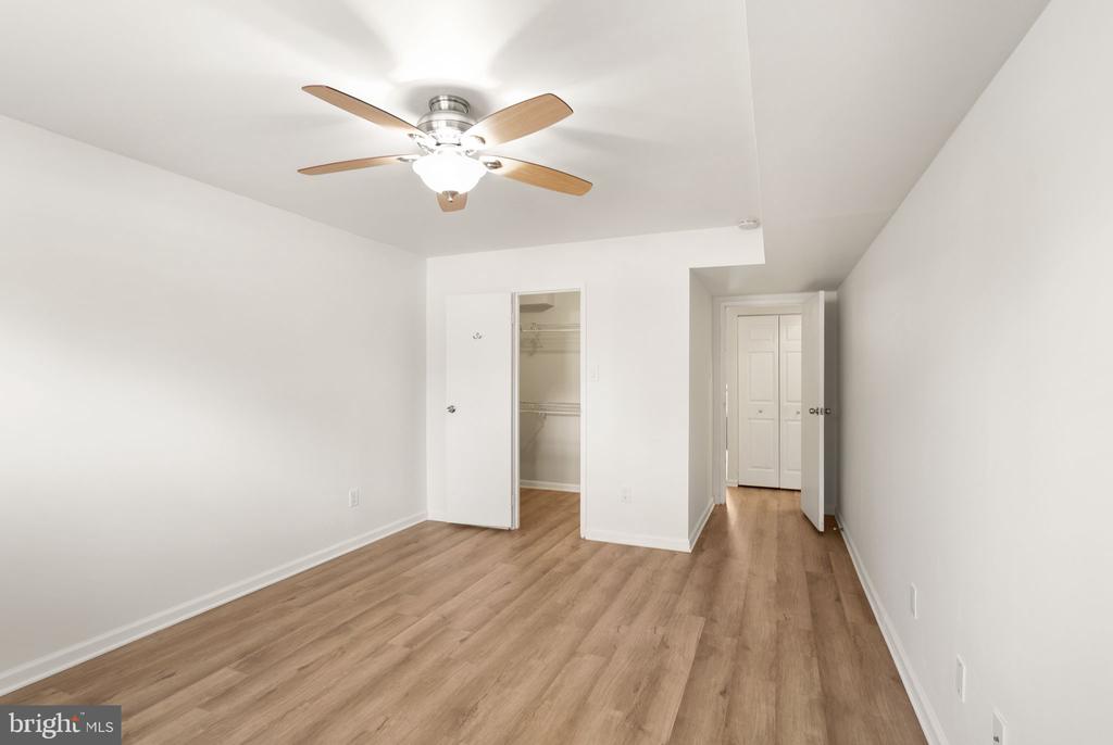 2042 ROYAL FERN COURT 1B