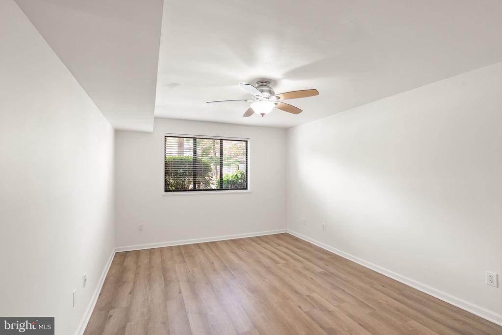 2042 ROYAL FERN COURT 1B