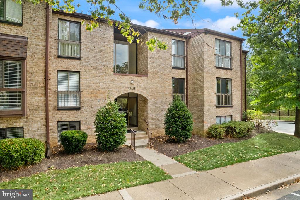 2042 ROYAL FERN COURT 1B