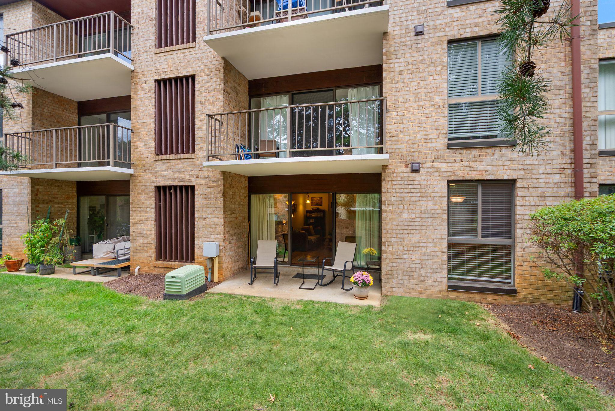 2042 ROYAL FERN COURT 1B