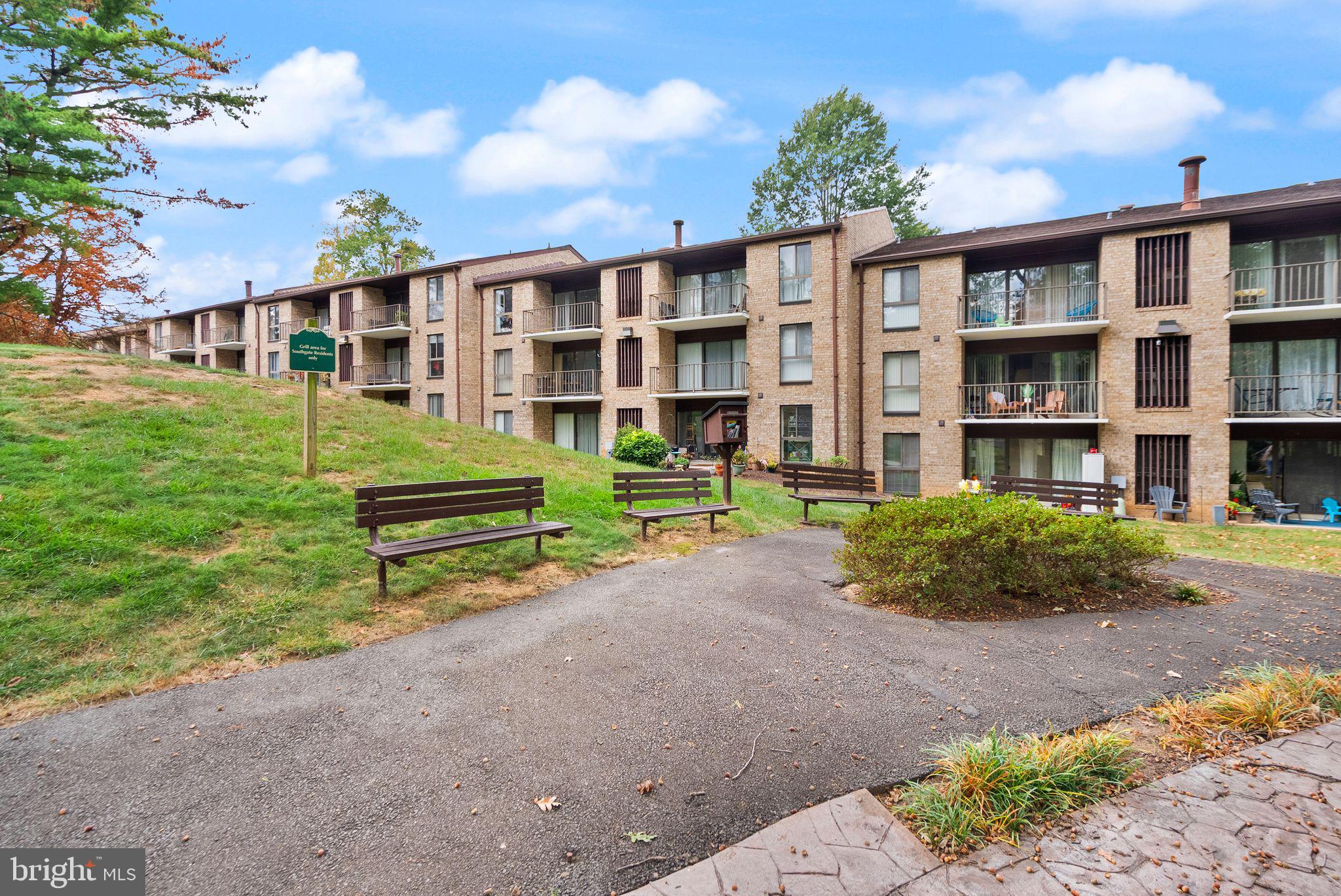 2042 ROYAL FERN COURT 1B