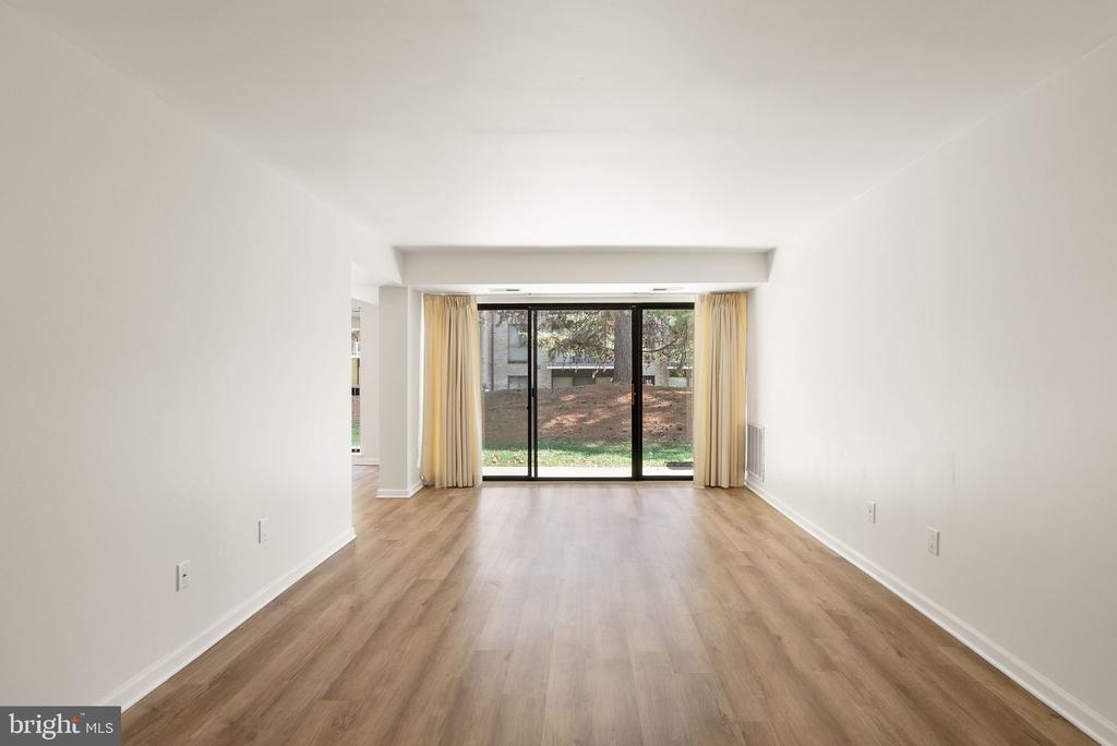 2042 ROYAL FERN COURT 1B