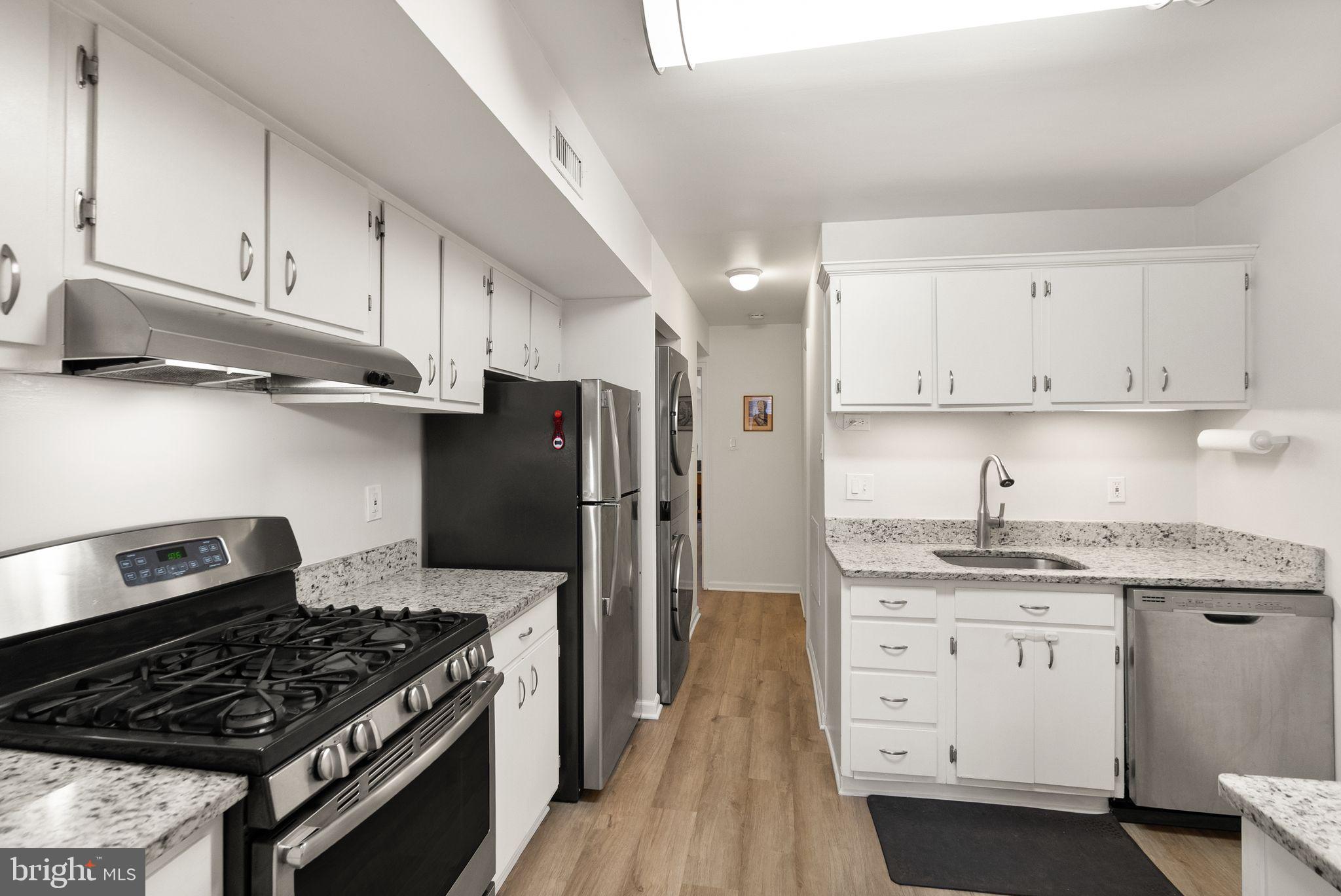 2042 ROYAL FERN COURT 1B