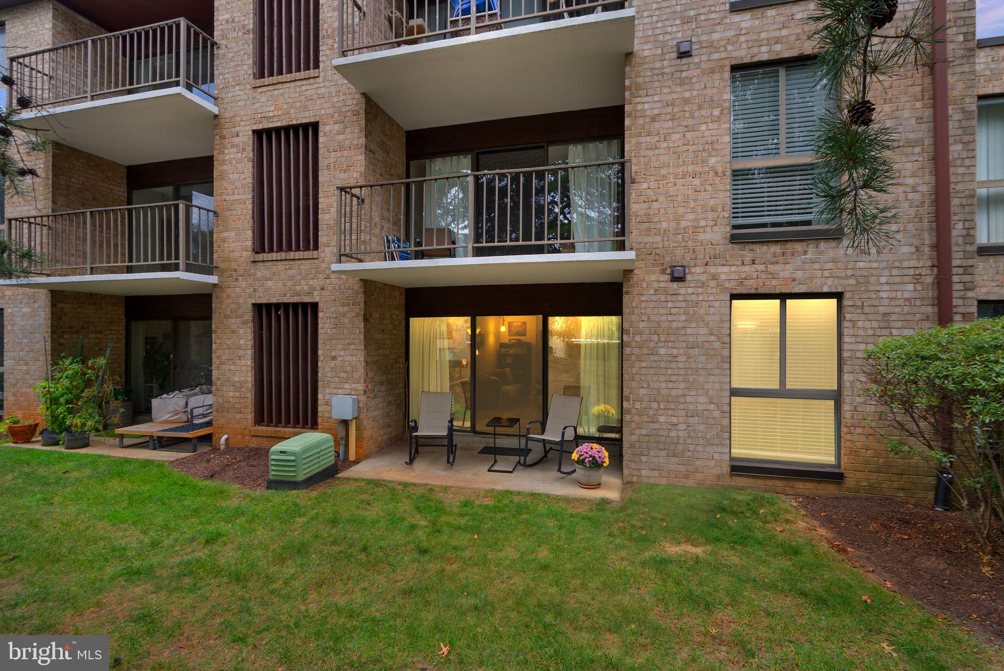 2042 ROYAL FERN COURT 1B