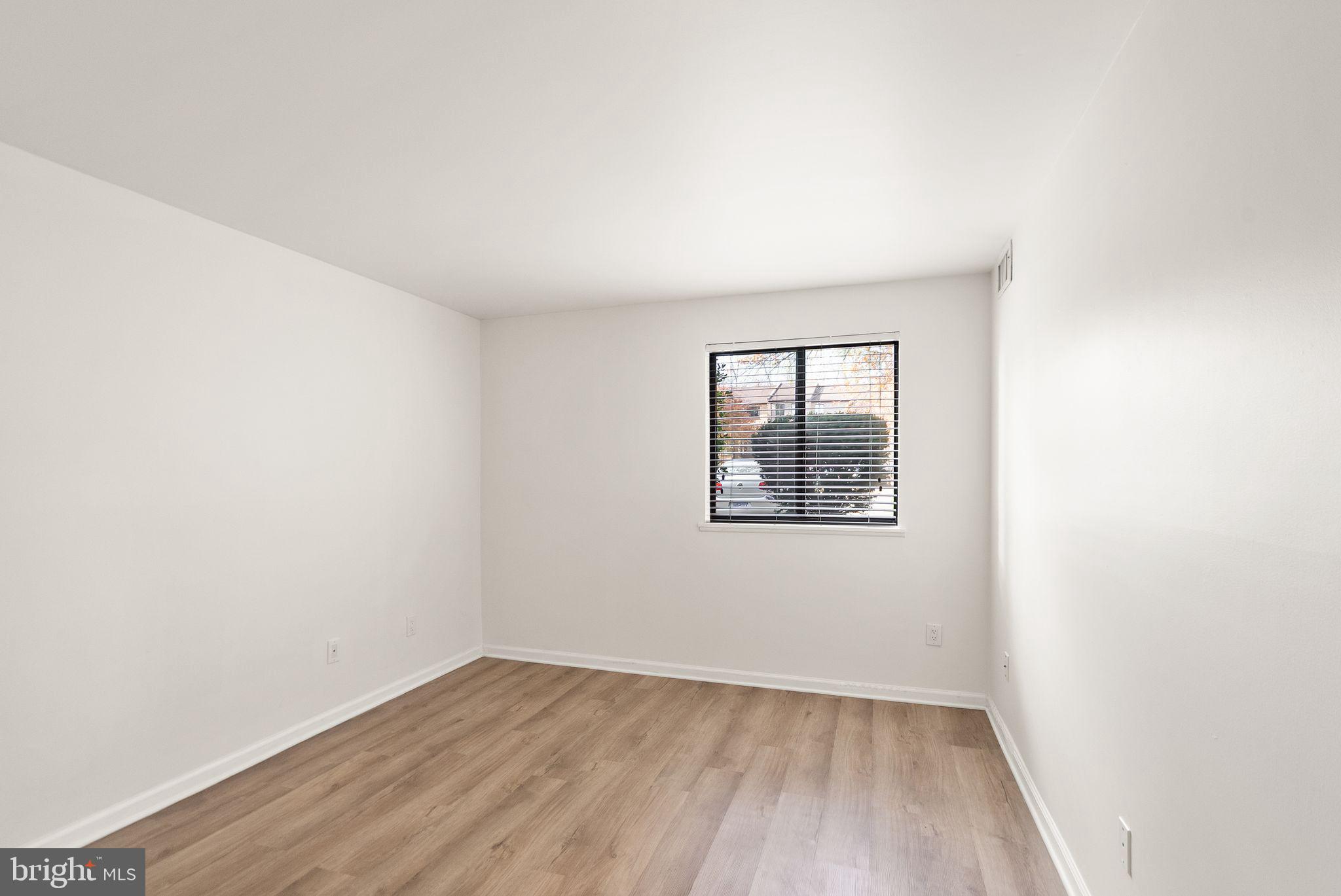 2042 ROYAL FERN COURT 1B