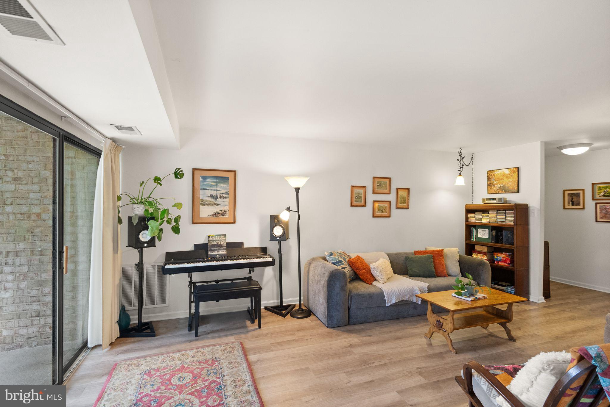 2042 ROYAL FERN COURT 1B