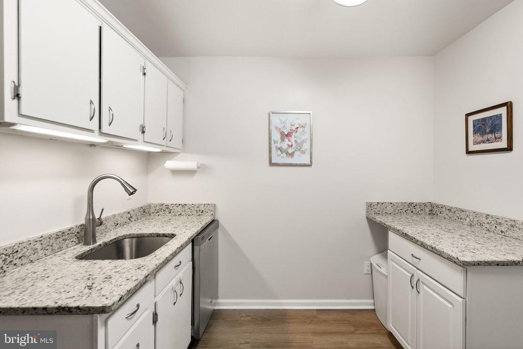 2042 ROYAL FERN COURT 1B