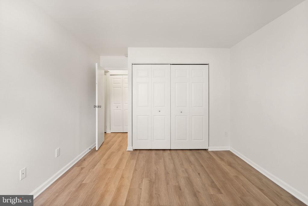 2042 ROYAL FERN COURT 1B