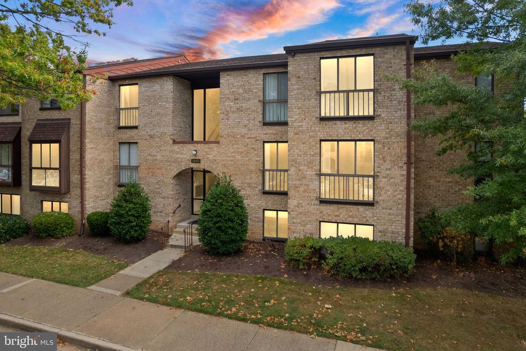 2042 ROYAL FERN COURT 1B