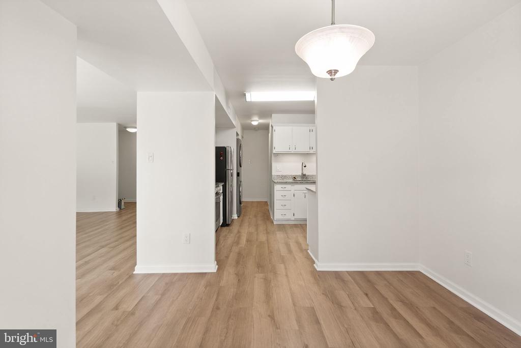 2042 ROYAL FERN COURT 1B