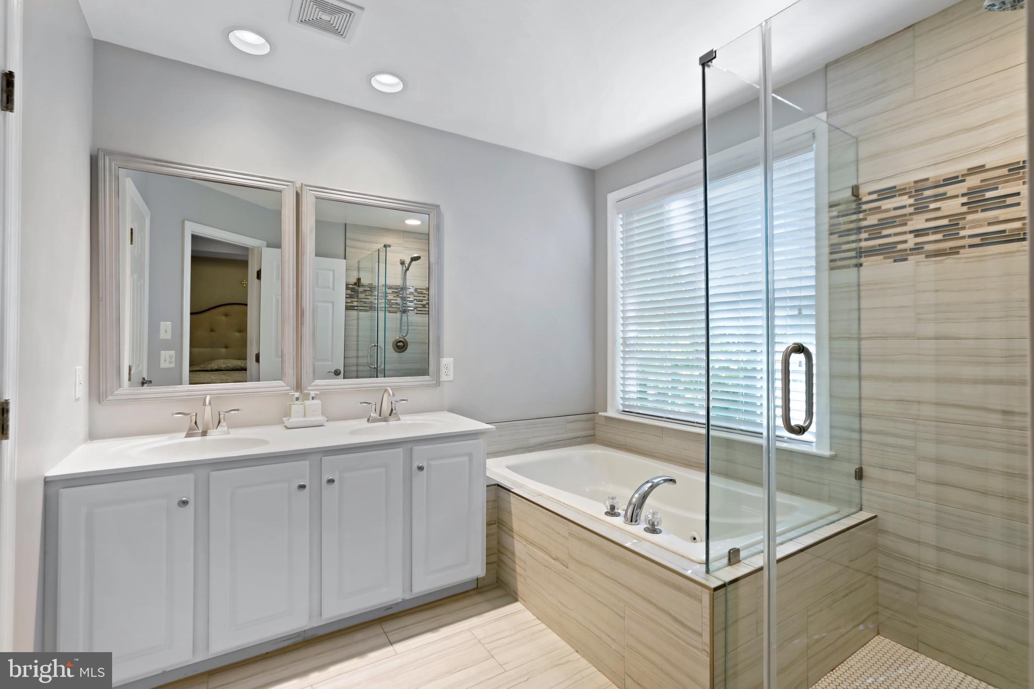 7725 HERITAGE WOODS WAY