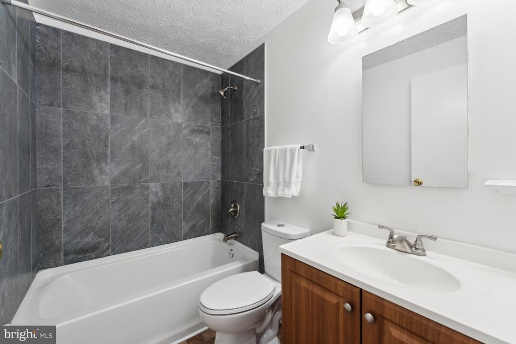 5543 HECATE COURT