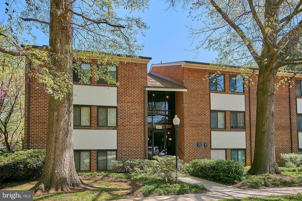 1443 NORTHGATE SQUARE 43/12B