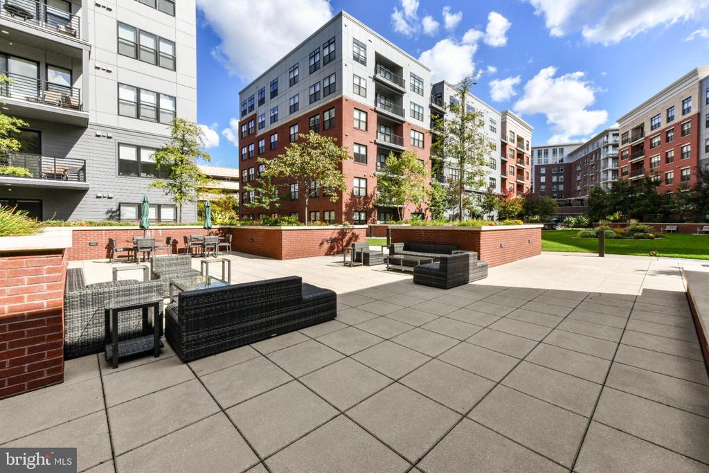 2960 VADEN DRIVE 2-406