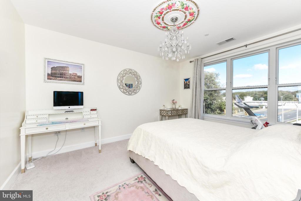 2960 VADEN DRIVE 2-406