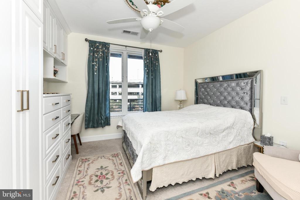 2960 VADEN DRIVE 2-406